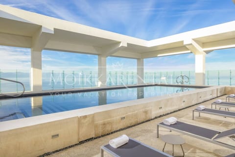 Beachfront Extra-large 1-bedroom by Moikka Rentals