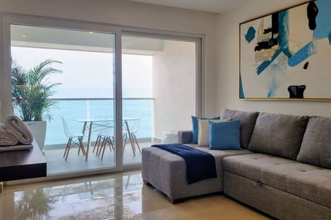 Beachfront Extra-large 1-bedroom by Moikka Rentals