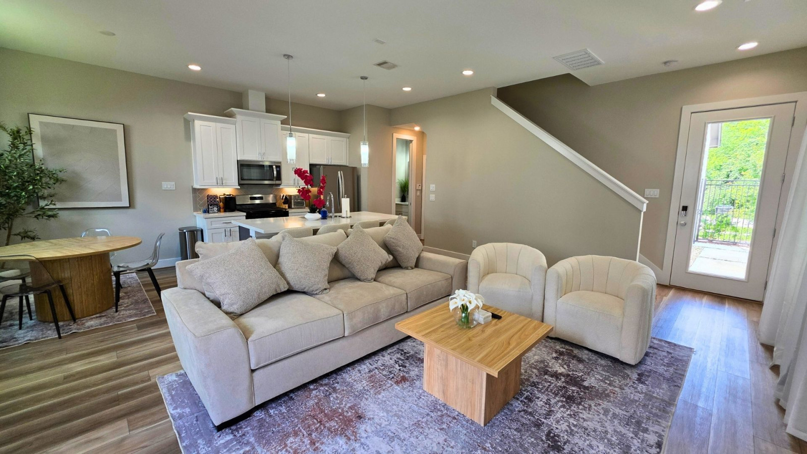 chic-affordable-north-houston-getaway/