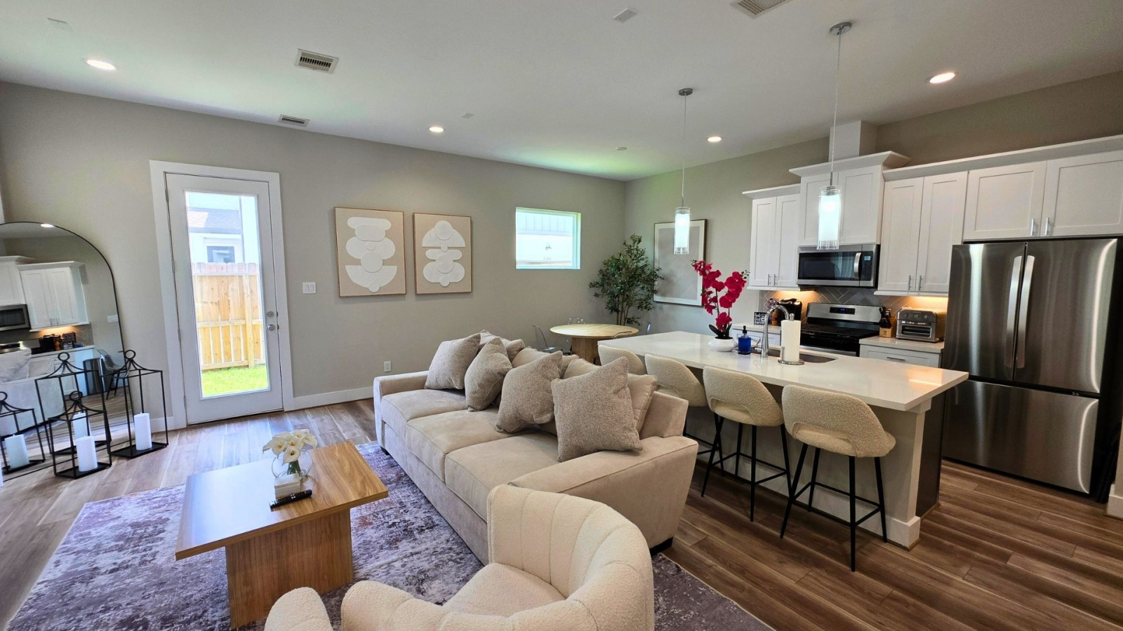 chic-affordable-north-houston-getaway/