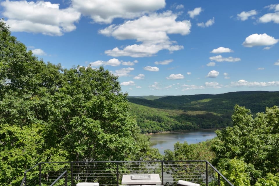 Greers Ferry Lake Modern - Edgemont