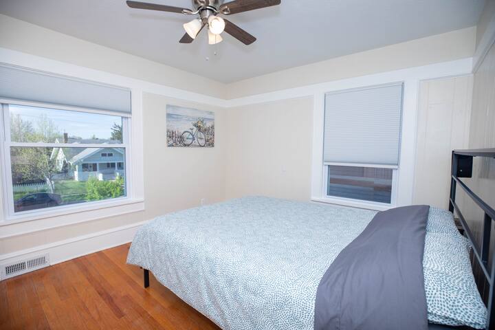 spacious-5br-updated-prime-lots-of-parking/