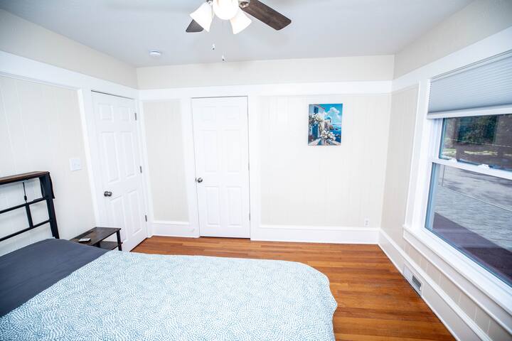 spacious-5br-updated-prime-lots-of-parking/