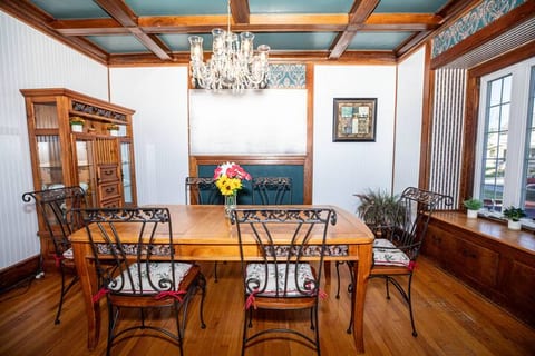 Spacious 5BR - Updated & Prime, Lots of Parking!
