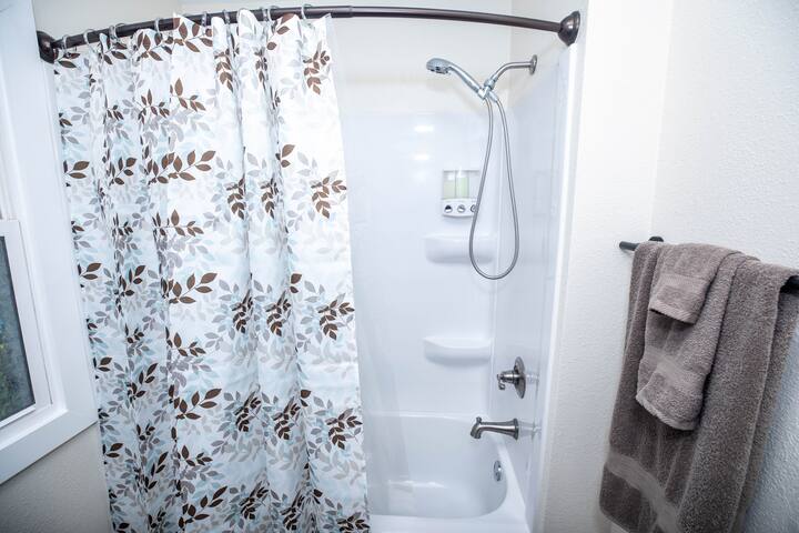 spacious-5br-updated-prime-lots-of-parking/