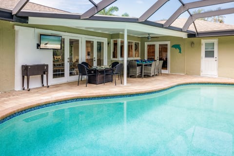 Expansive open lanai area