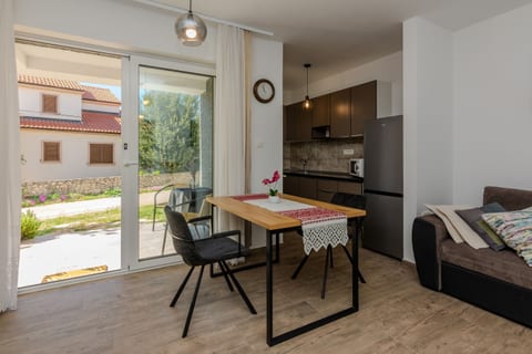 Apartment Mutak - Unit 377310-13