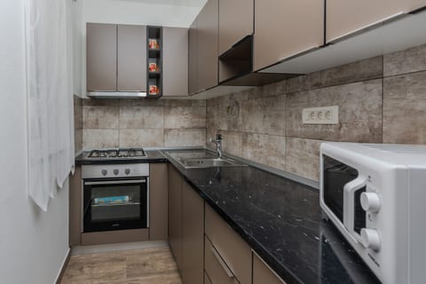 Apartment Mutak - Unit 377310-13