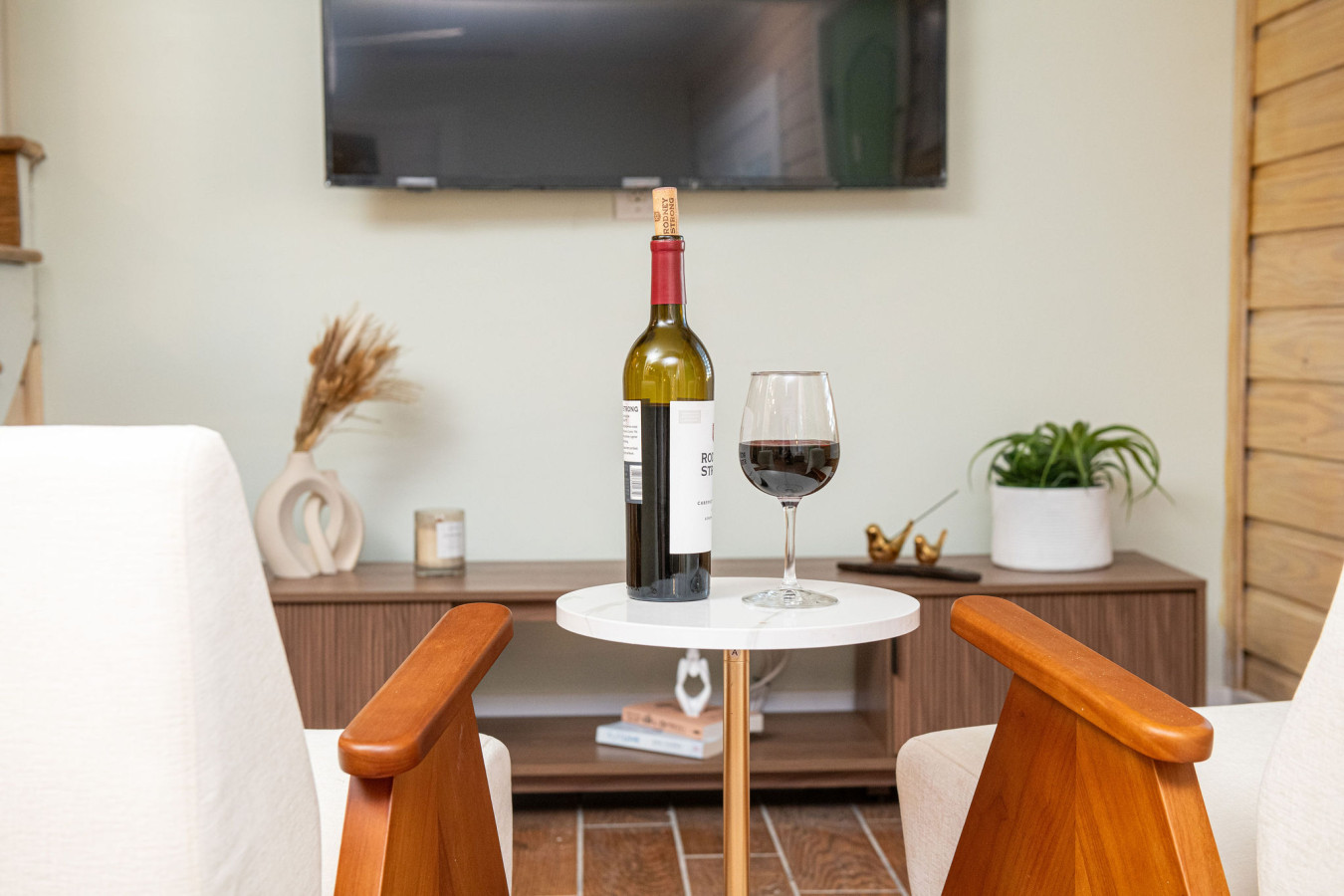 Steps to Beach, Heated Pool, 2 Queen Beds, 2BA - Madeira Beach