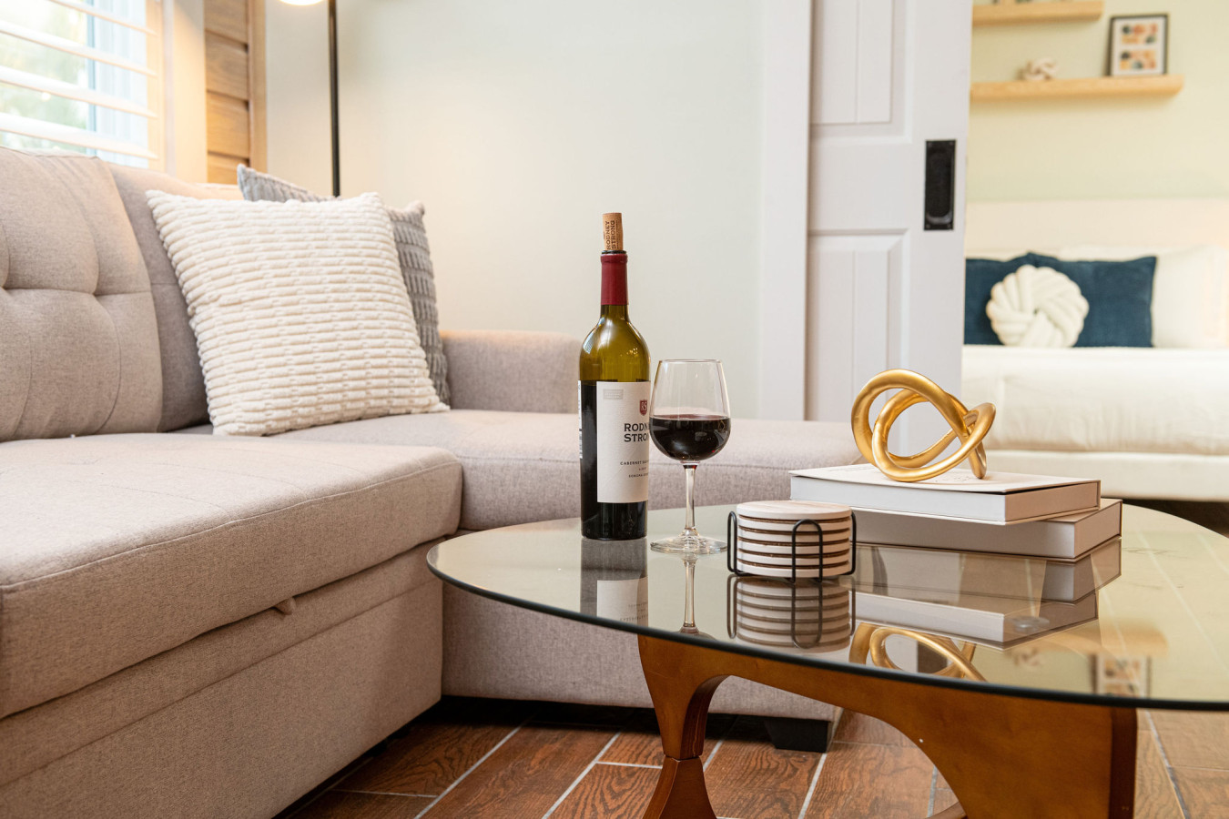 Steps to Beach, Heated Pool, 2 Queen Beds, 2BA - Madeira Beach