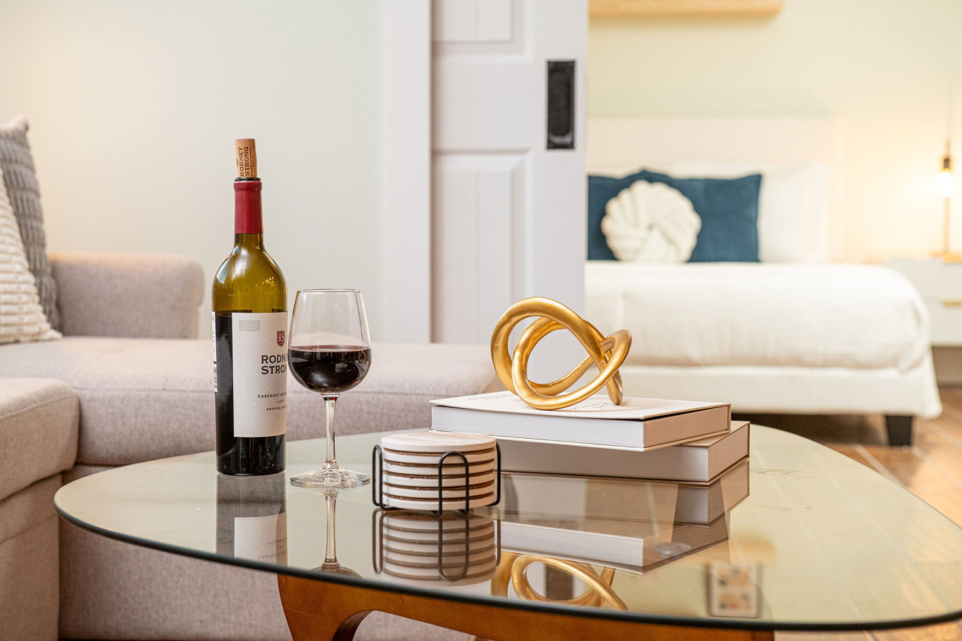 Steps to Beach, Heated Pool, 2 Queen Beds, 2BA - Madeira Beach