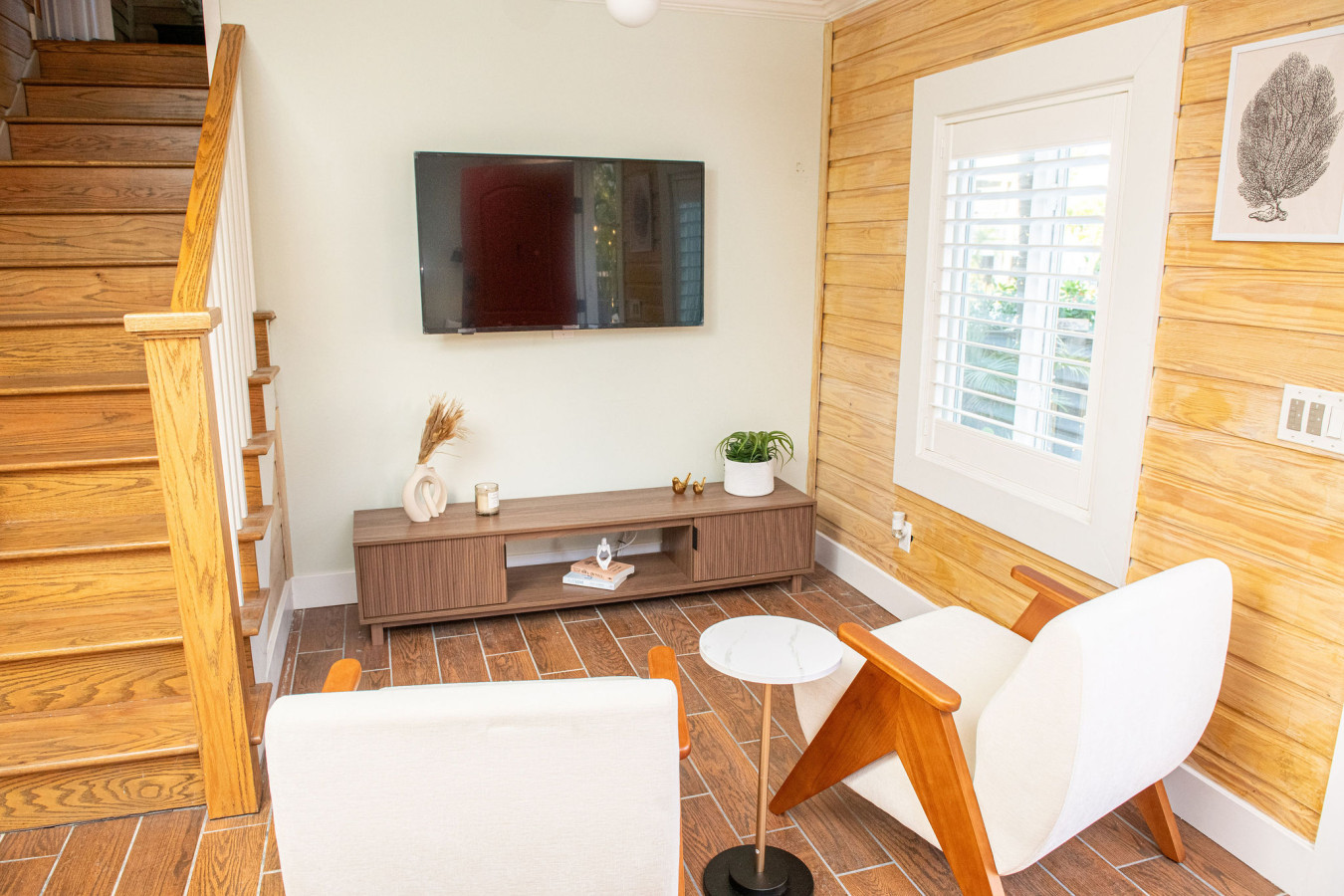 Steps to Beach, Heated Pool, 2 Queen Beds, 2BA - Madeira Beach