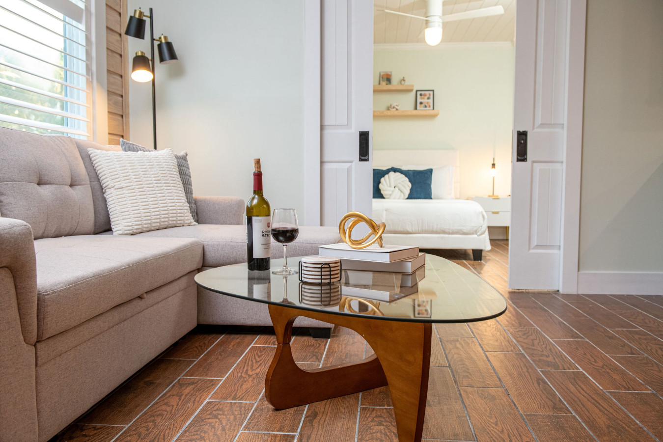 Steps to Beach, Heated Pool, 2 Queen Beds, 2BA - Madeira Beach