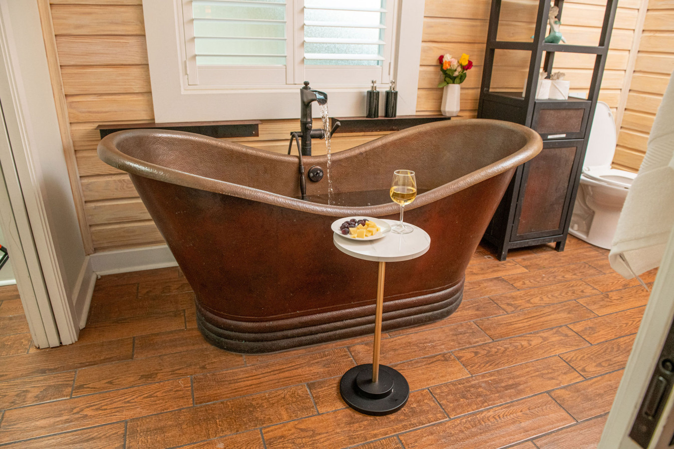 Steps to Beach, Heated Pool, 2 Queen Beds, 2BA - Madeira Beach