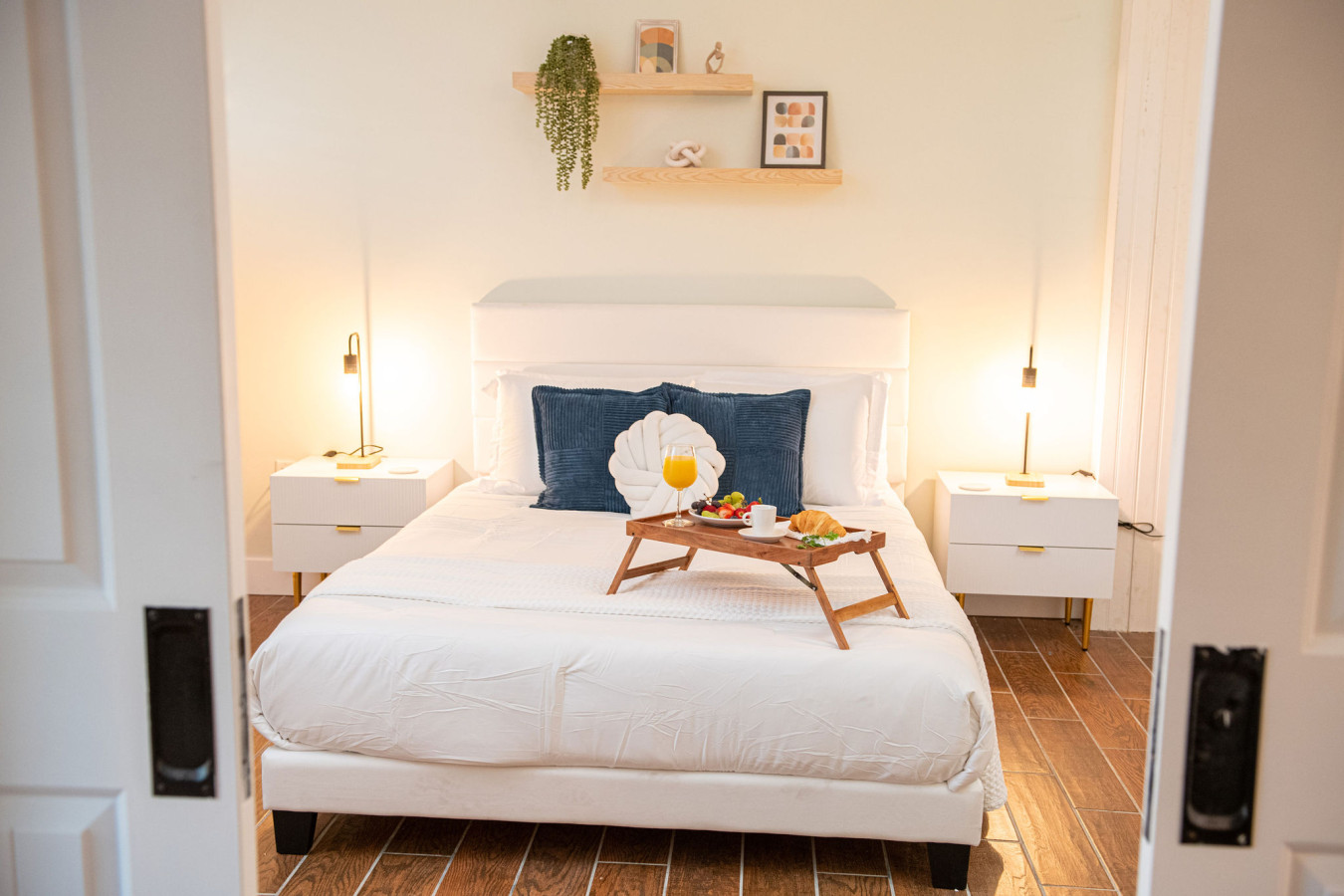 Steps to Beach, Heated Pool, 2 Queen Beds, 2BA - Madeira Beach