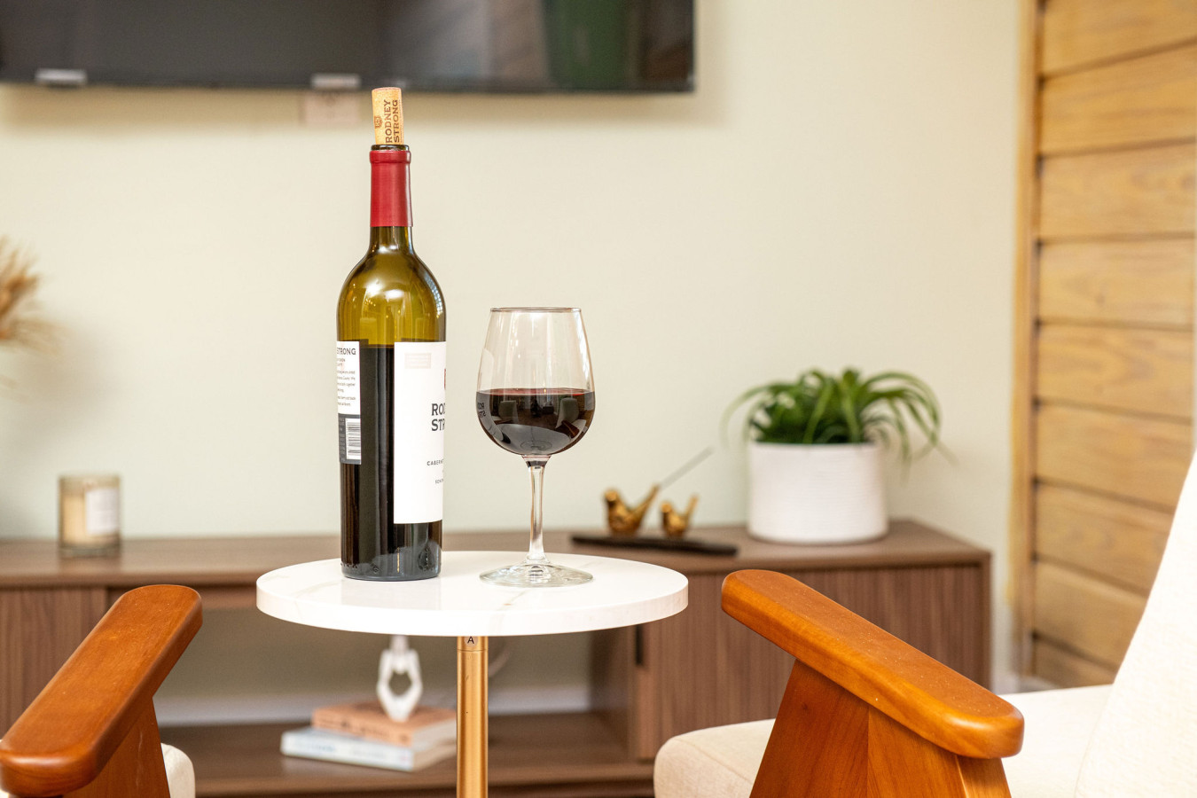 Steps to Beach, Heated Pool, 2 Queen Beds, 2BA - Madeira Beach