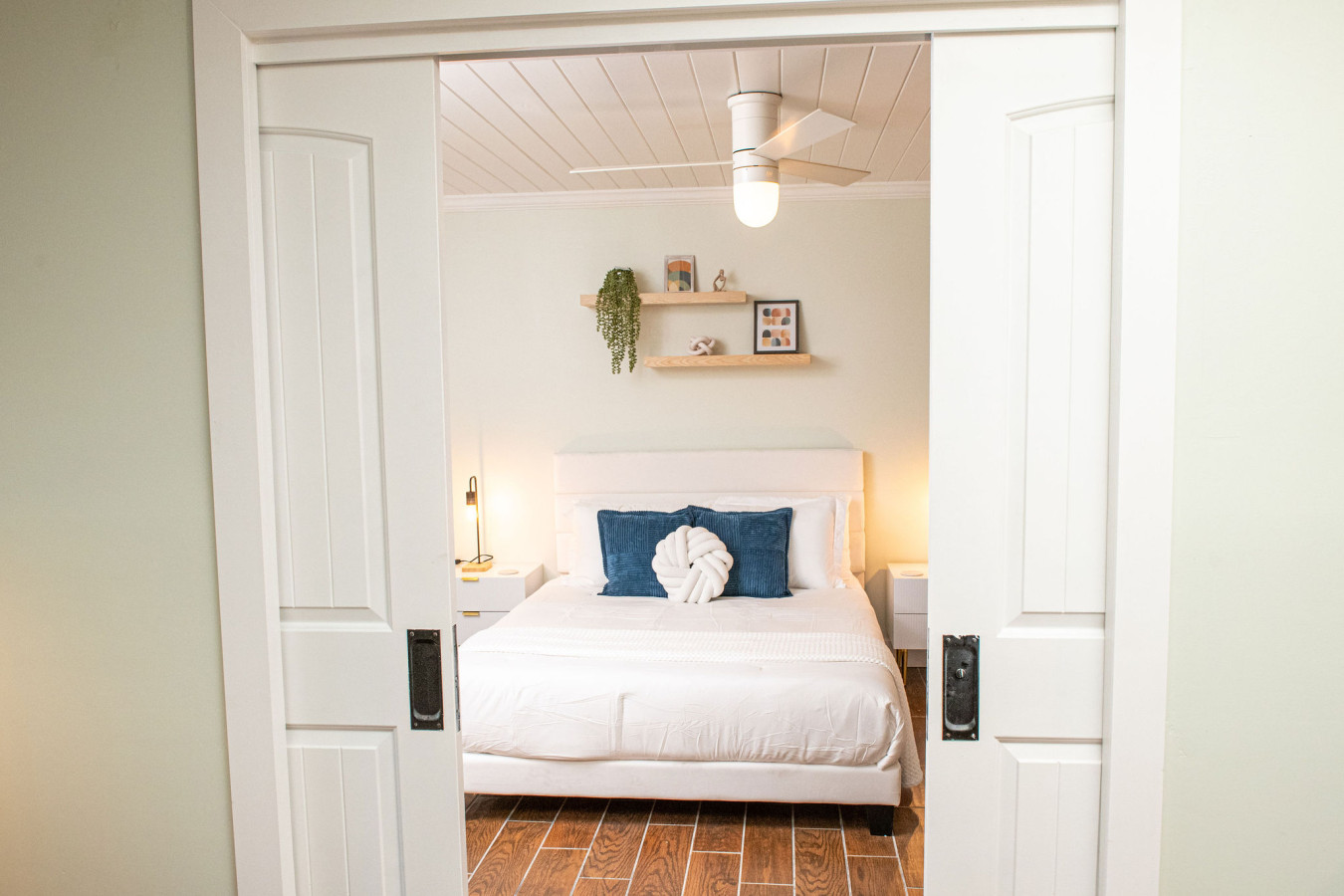 Steps to Beach, Heated Pool, 2 Queen Beds, 2BA - Madeira Beach