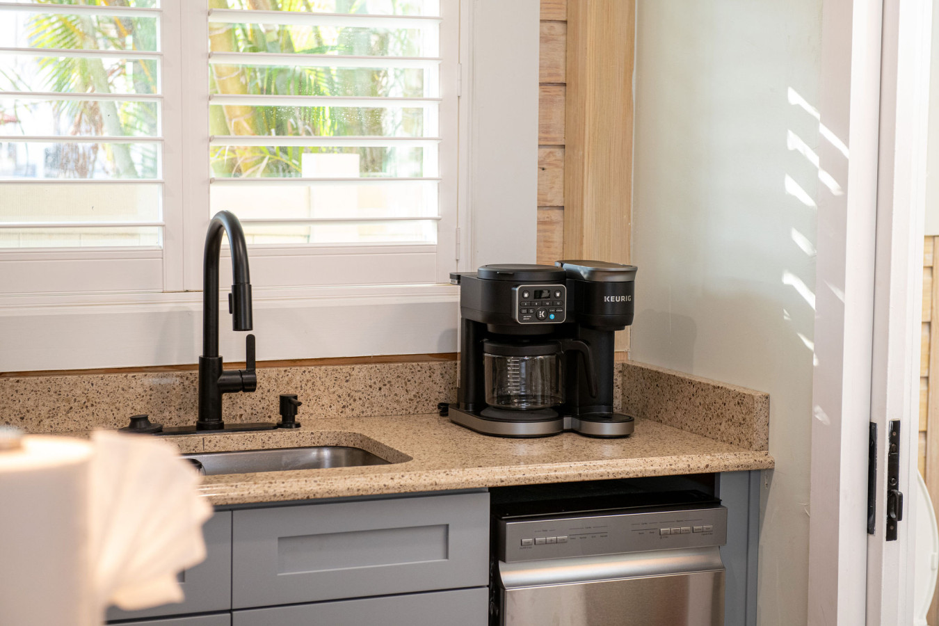 King Bed, Steps to Madeira Beach, Heated Pool, Private - Madeira Beach