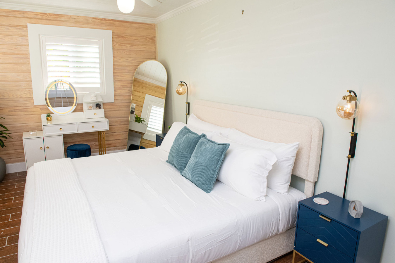 King Bed, Steps to Madeira Beach, Heated Pool, Private - Madeira Beach