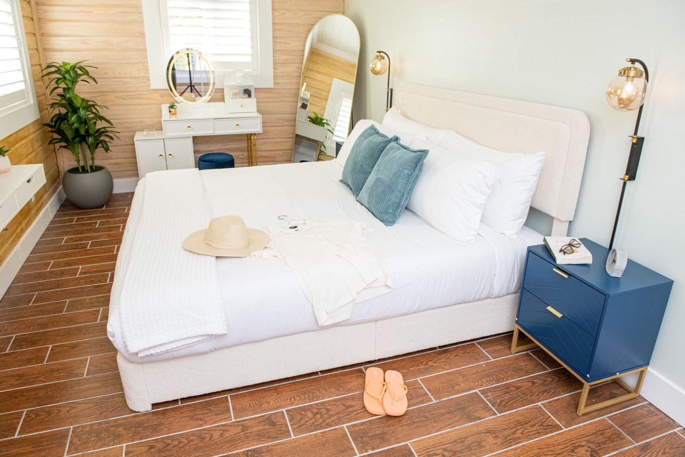 King Bed, Steps to Madeira Beach, Heated Pool, Private - Madeira Beach