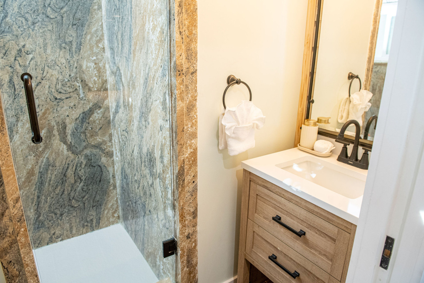 King Bed, Steps to Madeira Beach, Heated Pool, Private - Madeira Beach