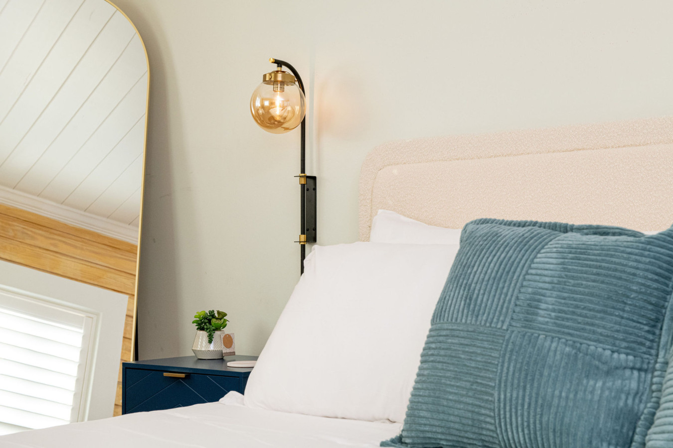 King Bed, Steps to Madeira Beach, Heated Pool, Private - Madeira Beach