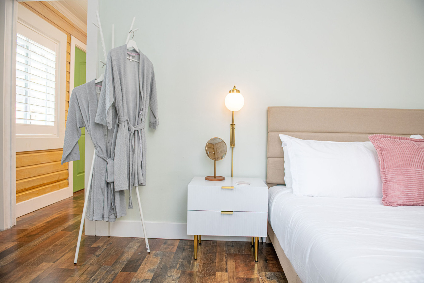 King Bed-Step to Madeira Beach-Heated Pool-Private - Madeira Beach