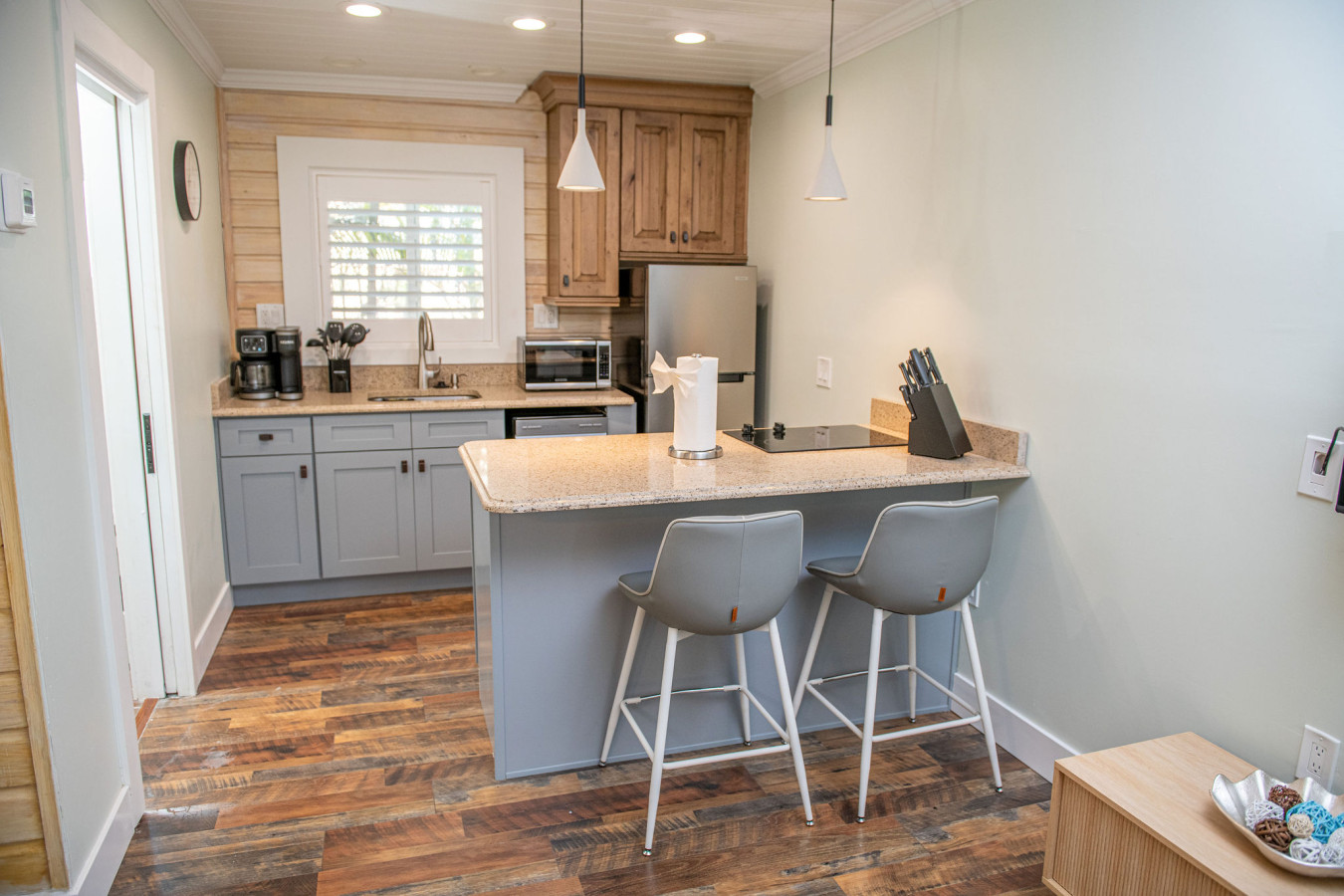 King Bed-Step to Madeira Beach-Heated Pool-Private - Madeira Beach