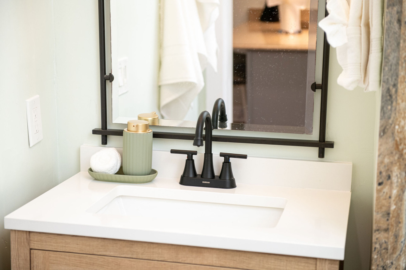 King Bed-Step to Madeira Beach-Heated Pool-Private - Madeira Beach