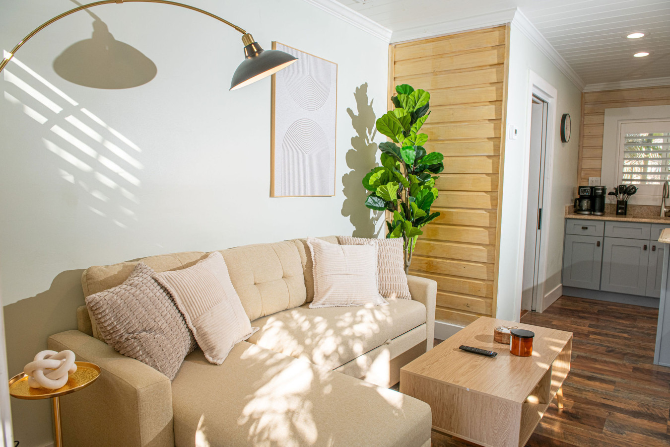 King Bed-Step to Madeira Beach-Heated Pool-Private - Madeira Beach