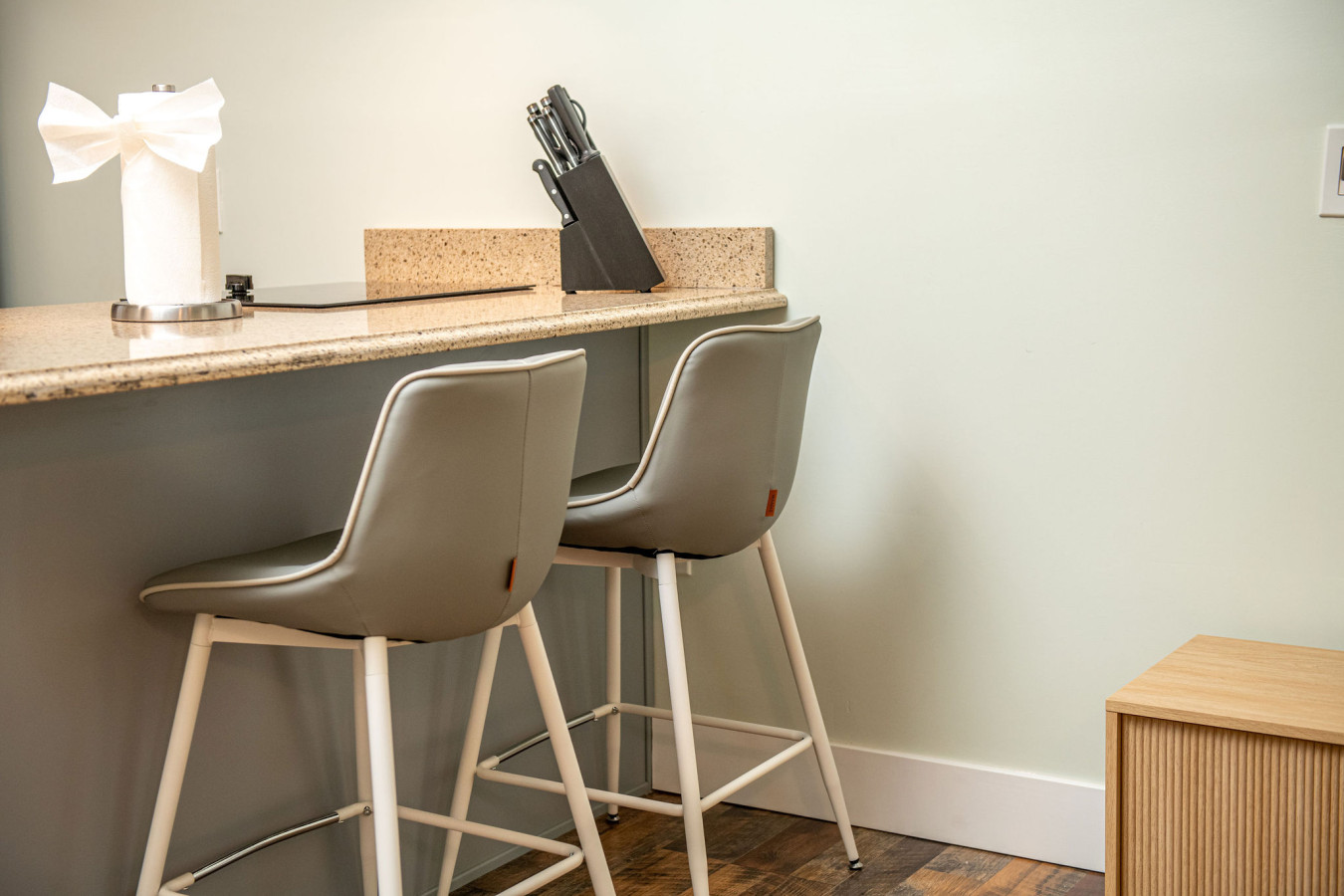 King Bed-Step to Madeira Beach-Heated Pool-Private - Madeira Beach