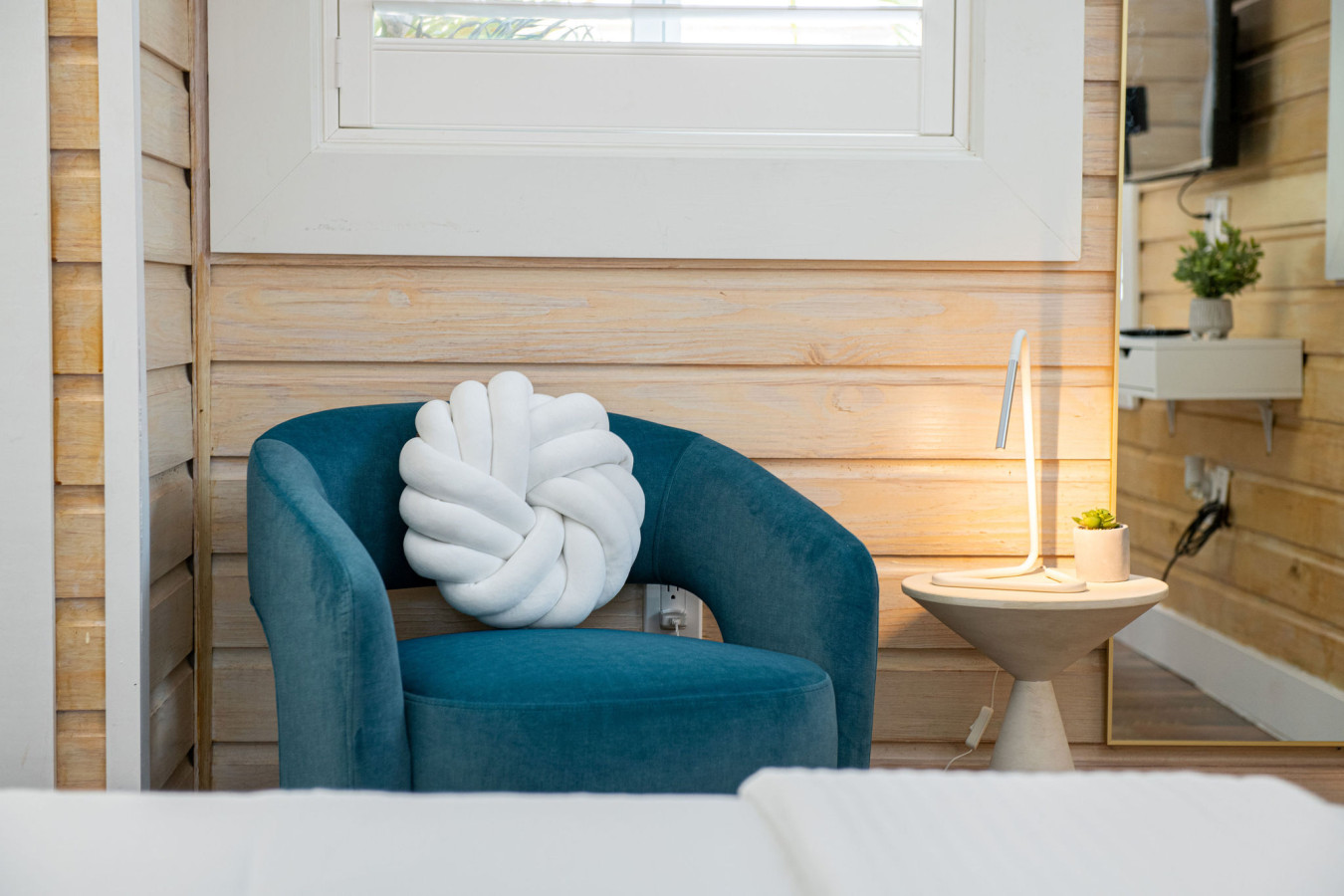 King Bed-Step to Madeira Beach-Heated Pool-Private - Madeira Beach