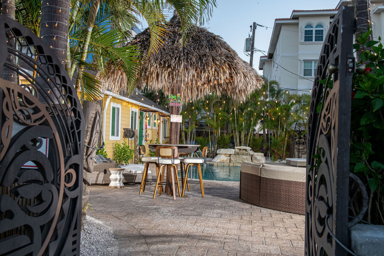 king-bed-step-to-madeira-beach-heated-pool-private/