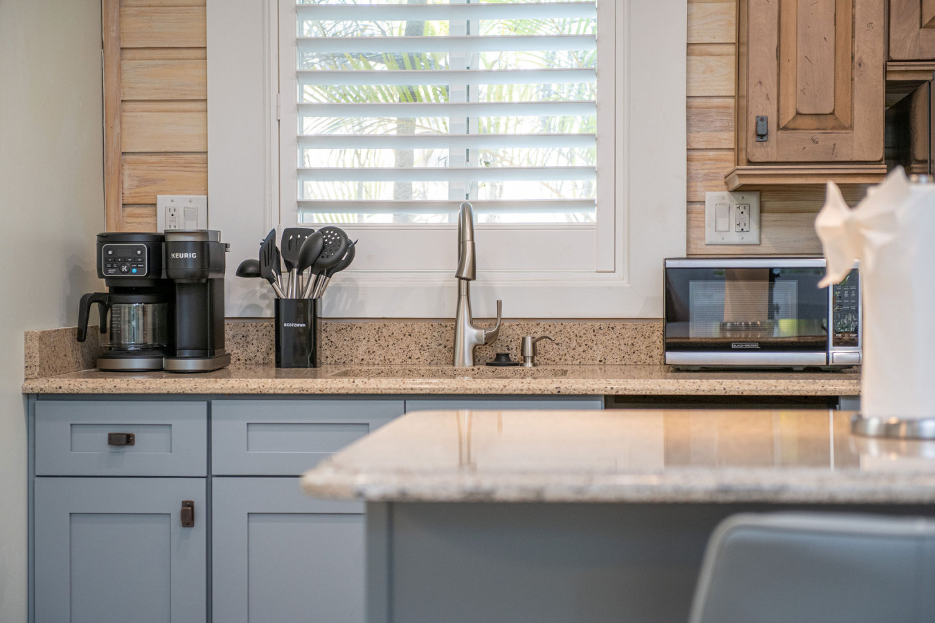 King Bed-Step to Madeira Beach-Heated Pool-Private - Madeira Beach