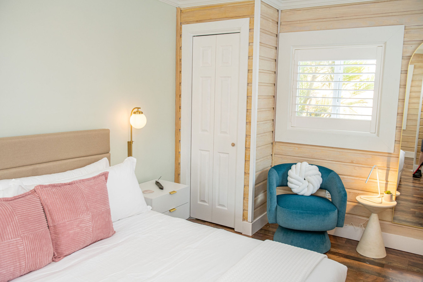 King Bed-Step to Madeira Beach-Heated Pool-Private - Madeira Beach