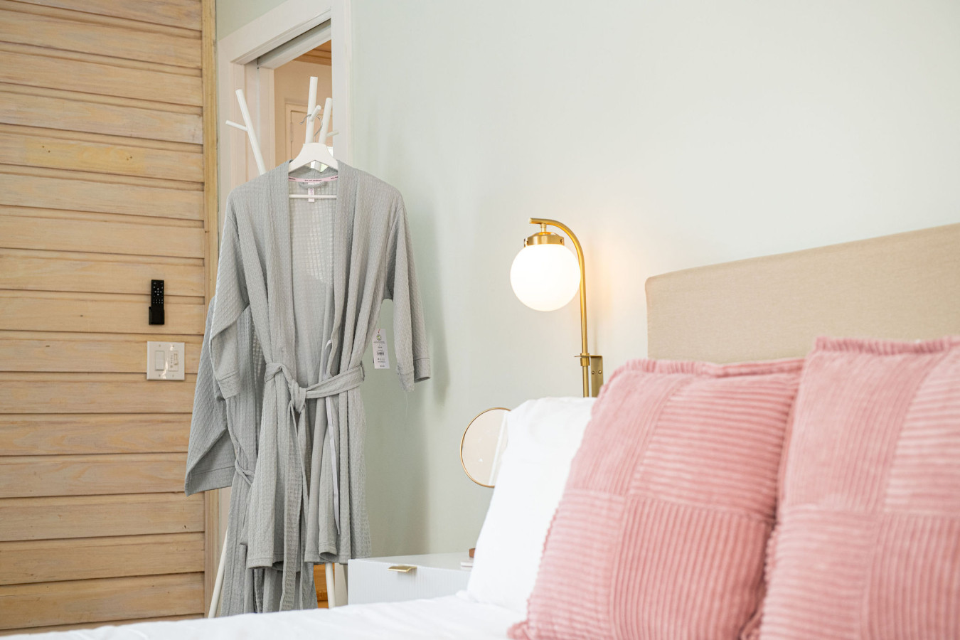 King Bed-Step to Madeira Beach-Heated Pool-Private - Madeira Beach