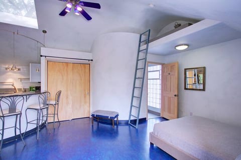 UNIQUE! Carriage House in Historic Congress Park