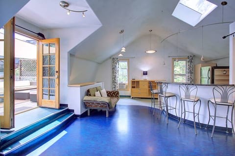 UNIQUE! Carriage House in Historic Congress Park