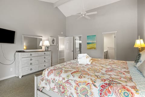 4Bd/3Ba, Beach/Pool/Pickleball/Tennis/Pet Friendly