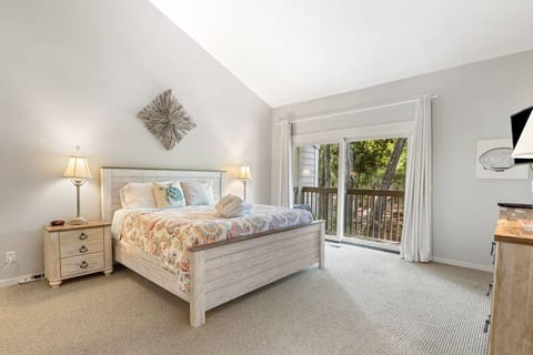 4Bd/3Ba, Beach/Pool/Pickleball/Tennis/Pet Friendly