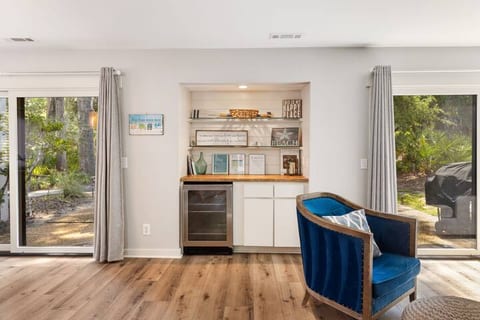 4Bd/3Ba, Beach/Pool/Pickleball/Tennis/Pet Friendly
