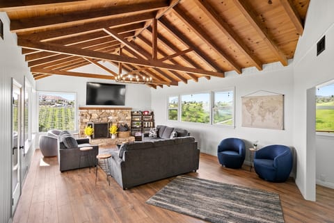Holiday Wine Country Villa, Heated Pool & Views image 5