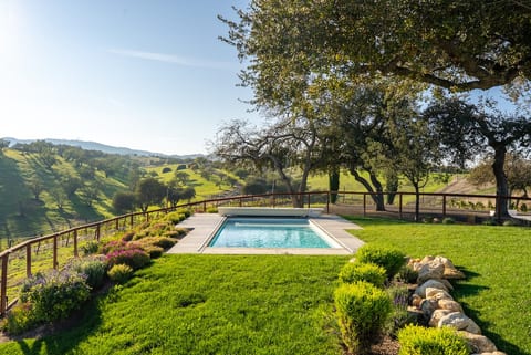 Holiday Wine Country Villa, Heated Pool & Views image 3