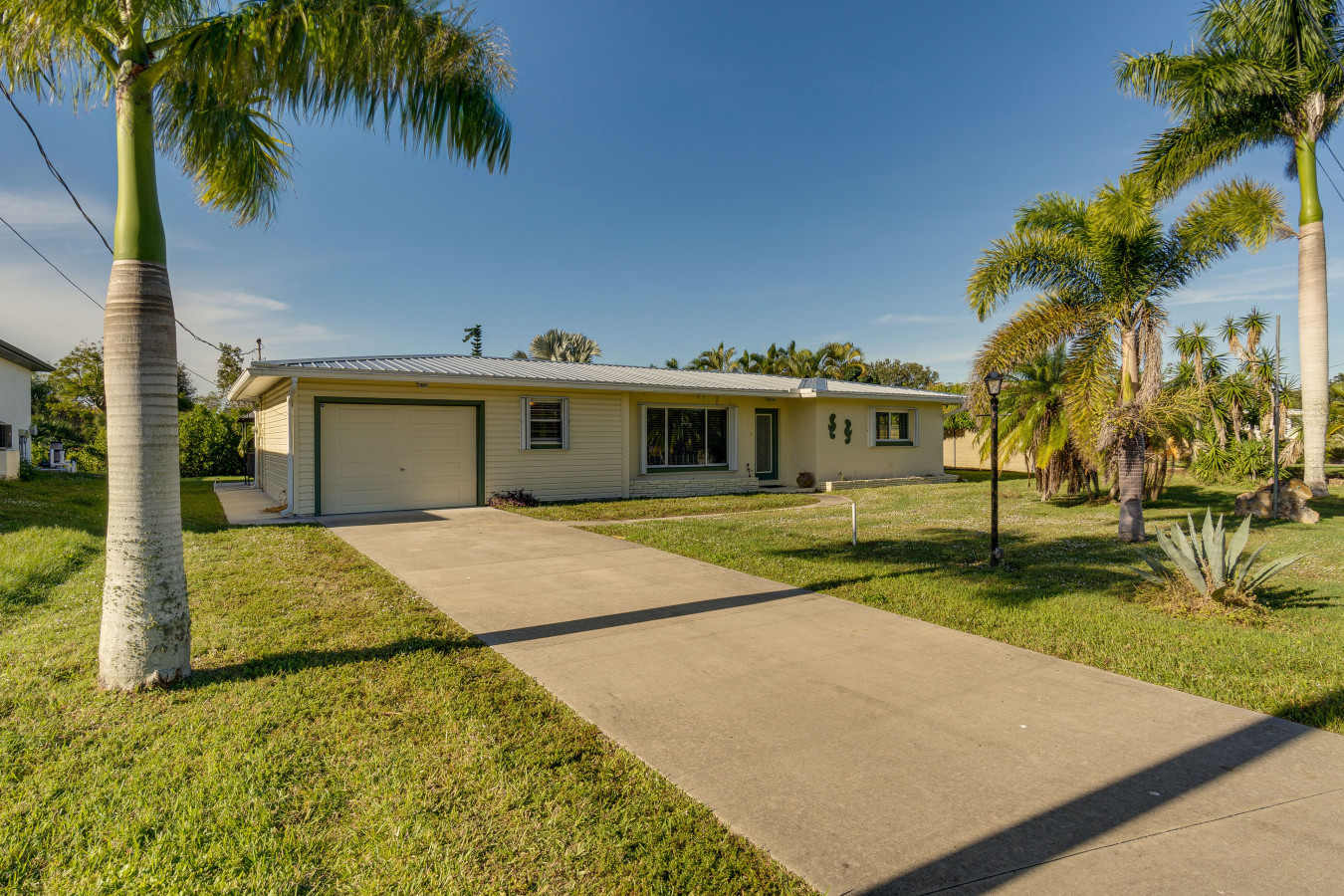 3BR Waterfront Home w/ Dock & Canal Access - Punta Gorda
