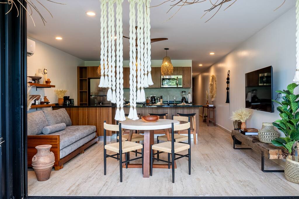 Modern, Dining area, Fully Equipped Kitchen with dishwasher and 60 inch Smart TV