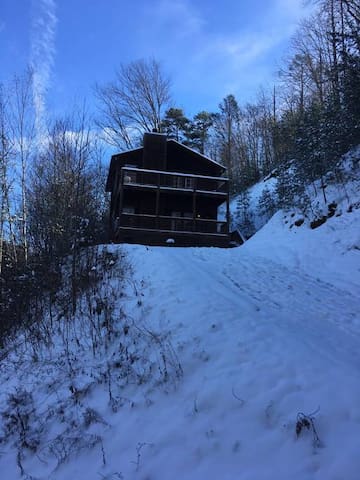 Cabin Close to Pigeon Forge/Gatlinburg W/ Hot Tub