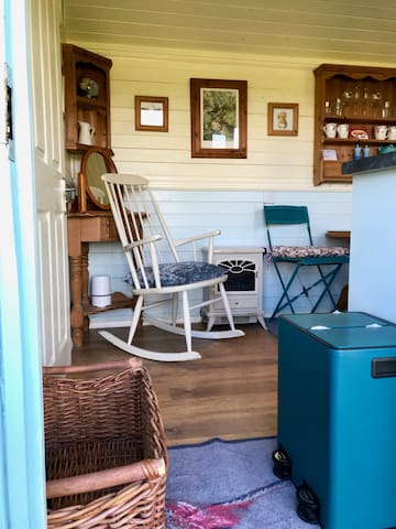 Meadowsweet, hot tub, Wi-Fi, smart TV, fab views.