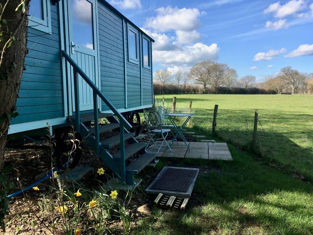 Heartsease - Wi-Fi, smart TV, hot tub, fab views.