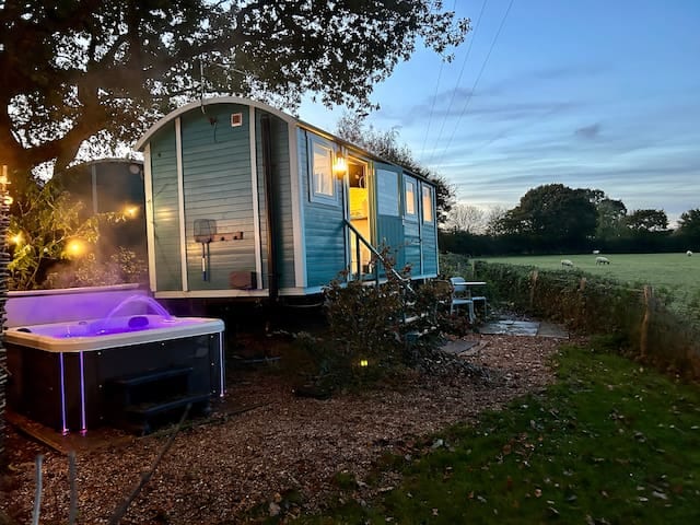 Heartsease - Wi-Fi, smart TV, hot tub, fab views. - Hailsham
