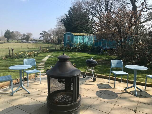 Heartsease - Wi-Fi, smart TV, hot tub, fab views.